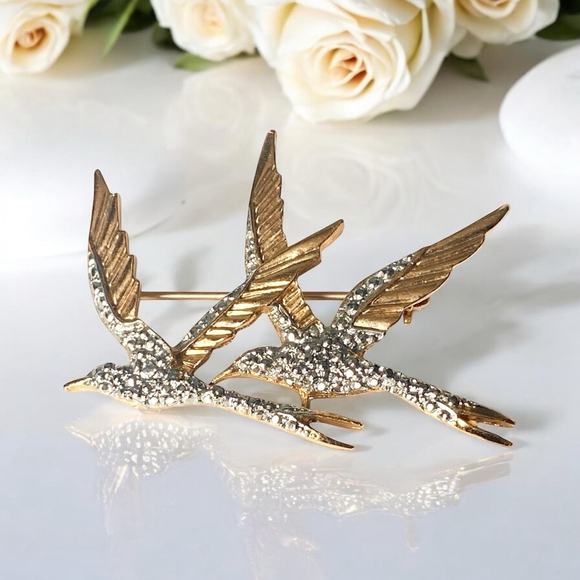 Unbranded Jewelry - Vintage Signed Designer Michele Lynn Bird Brooch Pin Gold tone Silver tone.